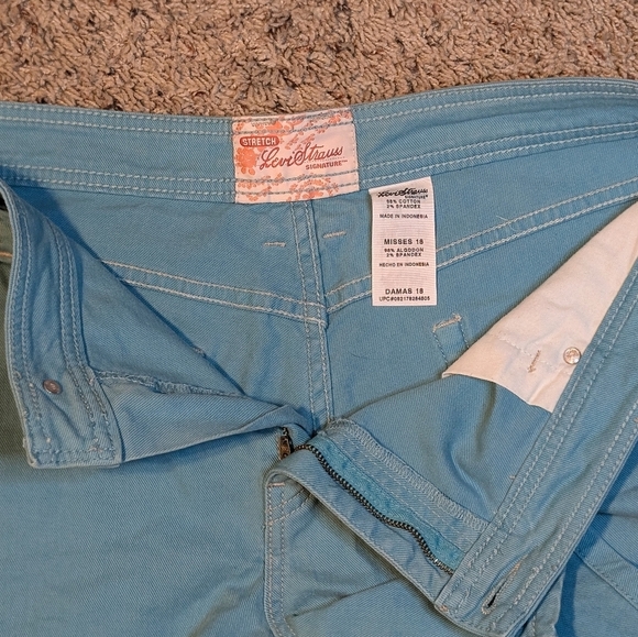 Signature Levi Strauss Womens Denim Shorts - Picture 4 of 9